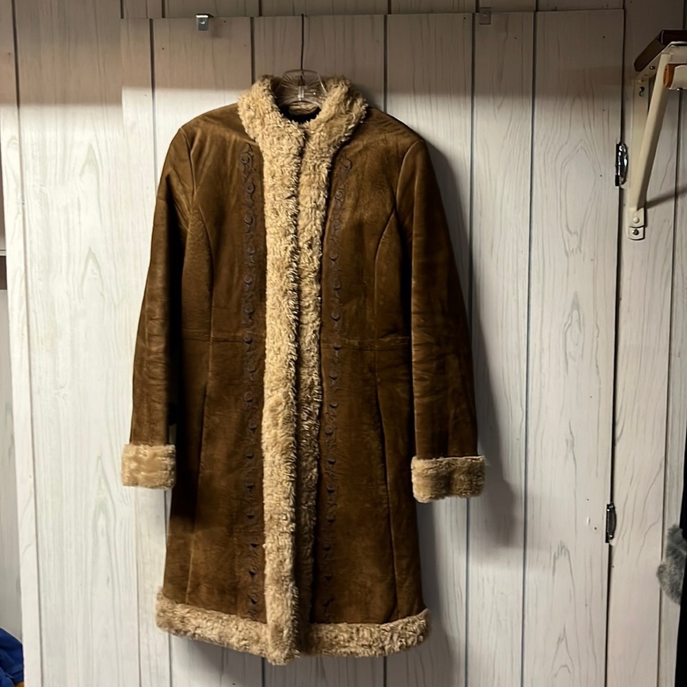 Guess suede coat with fur lining. Clips for closure